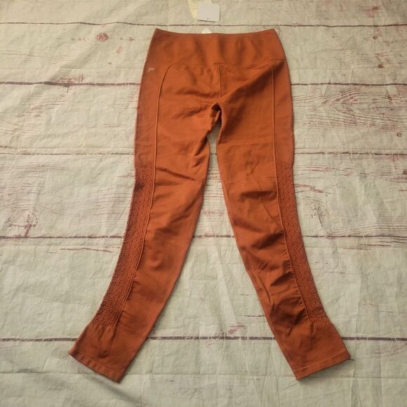 Fabletics Sync High-Waisted Perforated 7/8 Leggings Size Small NWT - Picture 4 of 7